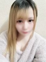 めい(22)